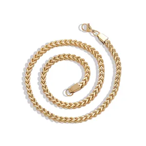 Detailopname van de 5mm goud vergulde roestvrijstalen vlechtketting met karabijnsluiting