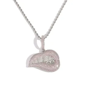 Hip hop ketting met roze kristallen lippen en zilveren zirkonia tanden als hanger