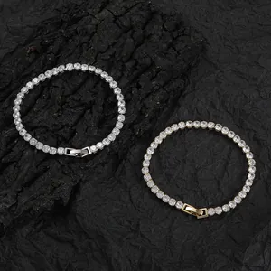 Bracelets tennis classiques en or et argent avec zircons sur fond de roche noire