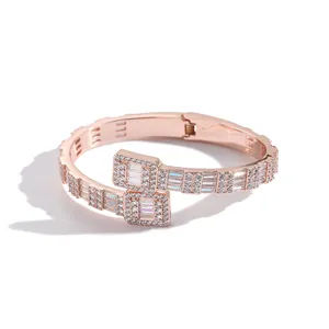 Rosegoldenes Hip-Hop Armband mit eckigen und runden Zirkonia-Steinen im Iced-Out-Look