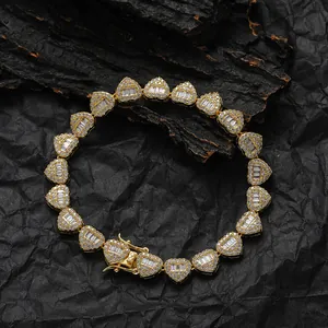 Detail der vergoldeten 8mm Herz-Tenniskette mit Zirkonia und Sicherheitsverschluss