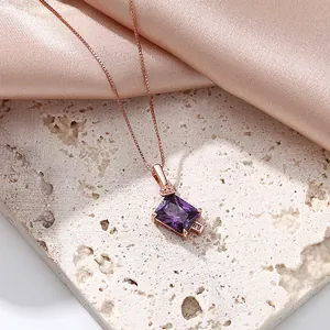 Halskette aus S925 Silber mit rechteckigem violettem Edelsteinanhänger und Roségold-Finish