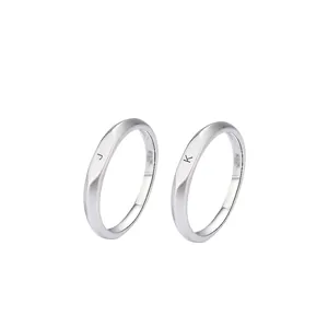 Anelli di coppia in argento S925 satinato con incisioni personalizzate delle lettere J e K
