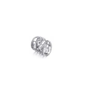 Ear cuff vintage in argento con motivi etnici traforati e dettagli in rilievo perlati