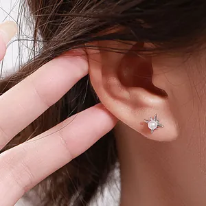 Elegante S925 Silber Sternstecker mit kleinen natürlichen Süßwasserperlen für Damen