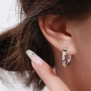 Orecchini a Cerchio Huggie in Argento Sterling 925 per Donna con Zirconia a Cuore Minimalisti Lusso Leggero Gioielli