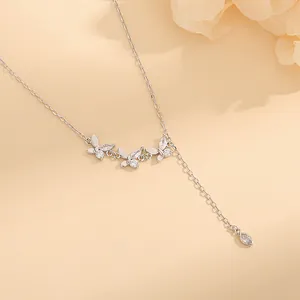 Collar de mariposa en plata S925 con circonitas brillantes y colgante de borla