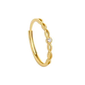 Bague ouverte en argent s925 avec motif évidé et zircone cubique en finition dorée
