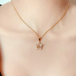 Gouden ketting met stervormige Mama-hanger en micro-ingelegde zirkonia-steentjes
