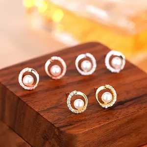 S925 Silberne hohle runde Ohrringe mit Perle und Zirkonia in drei Metalltönen