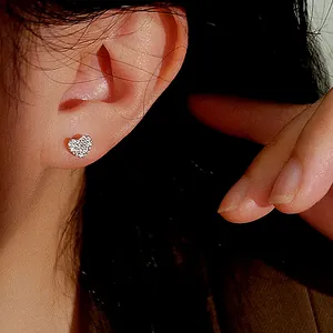 Pendientes de corazón brillantes en plata con micro-pavé de circonitas para mujer