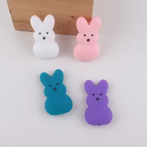 Kleurrijke siliconen konijn kralen in wit, roze, blauw en paars voor DIY knutselwerk