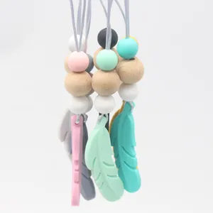 Siliconen veer baby bijtketting met milieuvriendelijke beukenhouten kralen in zachte kleur