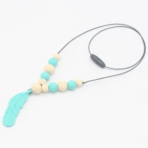 Collier de dentition en silicone plume avec perles en bois et fermoir de sécurité bébé