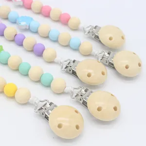 Baby Schnullerkette aus Silikon und Holz mit bunten Perlen und einem blauen Igel-Dekor