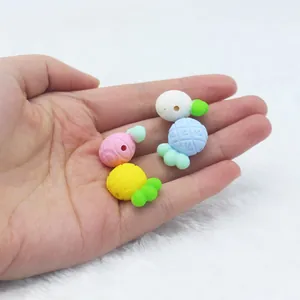Cuentas de silicona con forma de piña para bebés en cuatro colores para chupeteros