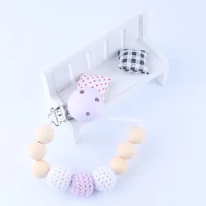 Handgemaakte houten speenkoord met gehaakte kralen en veilige clip voor baby's