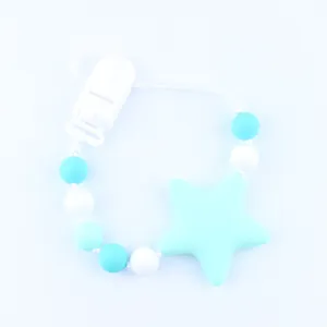 Detailansicht der Silikon-Schnullerkette mit blauen Perlen und sternförmigem Beißring
