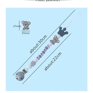 Detalle del sujetachupetes con koala de silicona, corona y cuentas de dentición grises