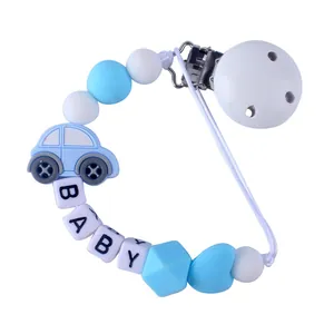 Blau-weiße Schnullerkette aus Silikon mit Auto-Perle und BABY-Buchstabenwürfeln