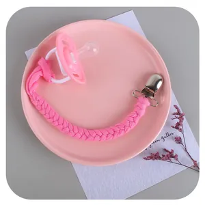 Catenella portaciuccio intrecciata a mano rosa con succhietto in silicone e clip