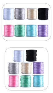 Vue détaillée de cordons en nylon satiné colorés pour attaches-sucettes et bijoux DIY
