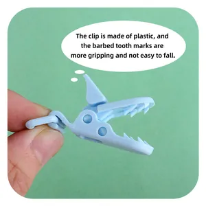 Catenella portaciuccio a forma di squalo blu con design antiscivolo a denti