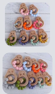 Vue détaillée d'un anneau de dentition en hêtre et perles silicone colorées motif avocat