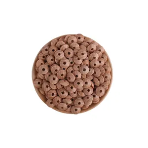 Natürliche 13mm Buchenholz-Abstandshalter auf Holztablett für DIY-Babyschmuck
