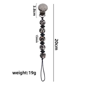 Baby-Schnullerkette mit Silikonperlen im Leoparden-Look und Fußball-Metallclip-Design