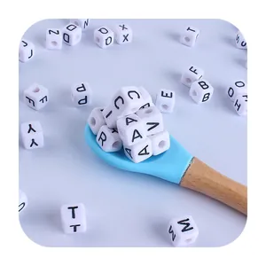 10mm witte letterkralen van acryl voor gepersonaliseerde DIY speenkoorden maken