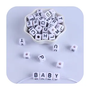 Witte 10mm alfabet kralen met zwarte letters voor DIY baby speenkoorden en sieraden