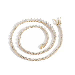 Collier tennis en or avec oxydes de zirconium dégradés et fermoir à cliquet sécurisé