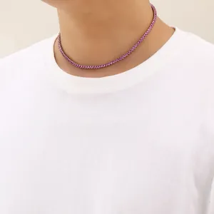 Vue détaillée du collier tennis en oxydes de zirconium rose 3mm avec griffes polies