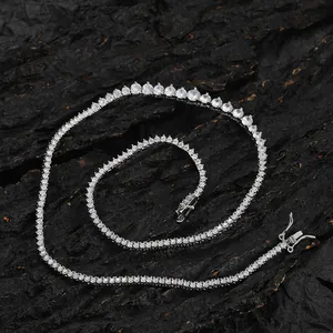 Collier tennis argenté avec zircons dégradés et fermoir de sécurité double