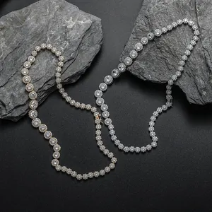 Collana tennis di lusso con fiori di zircone in oro e argento su pietra scura