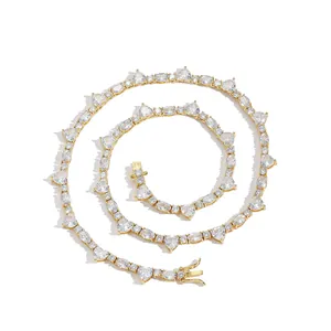 Détails du collier tennis doré serti de zircons cubiques en forme de cœur et ronds