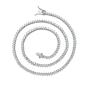 Détail du collier tennis 2,5mm montrant le fermoir sécurisé et les zircons pavés