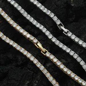 Primer plano detallado de cadenas tennis de 3mm-5mm con acabados oro y plata y engaste de garras