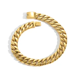 Macro shot of 12-32mm gold stainless steel Cuban chain with polished rectangle clasp