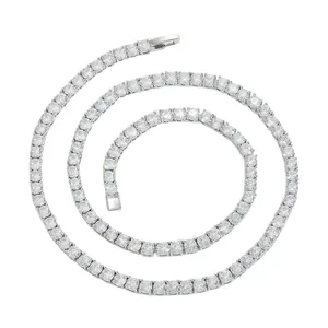 Collar de tenis brillante con circonitas redondas engastadas en cuatro garras de metal
