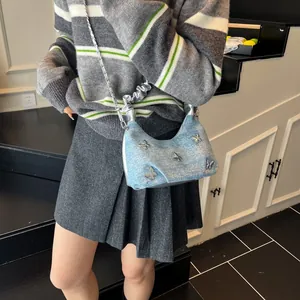 Sac à Épaule Y2K en Denim Papillon pour Femmes Vintage Chaîne en Métal Poignée Plissée Sac à Main Décontracté Sac Bandoulière