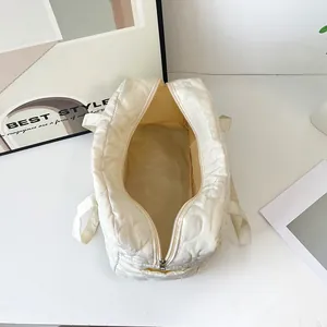 Sac de voyage matelassé crème avec motif cœur et grande capacité à double poignée