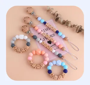 Flachbild von Schnullerketten aus Buchenholz und Silikon mit Beißring-Armbändern