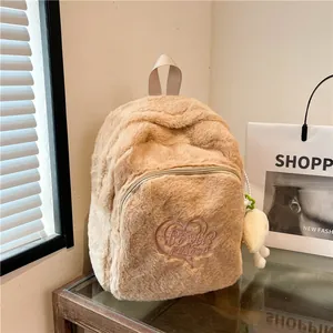 Zaino di peluche kaki con ricamo Power Puff e un simpatico ciondolo bianco