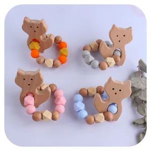 Anneau de dentition renard en bois de hêtre et silicone en quatre couleurs pastel