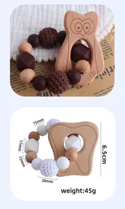 Detailansicht des Eulen-Beißrings aus Buchenholz und Silikonperlen-Armband für Babys