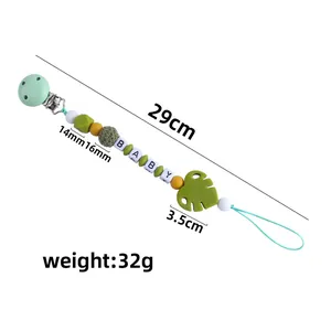 Catenella portaciuccio con perline in silicone e foglia verde bosco su sfondo bianco