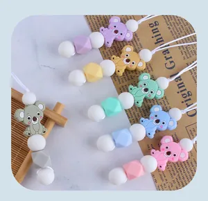 Détail de pendentifs de dentition koala en silicone aux couleurs pastel de macarons