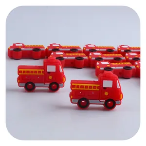Cuentas de silicona de camión de bomberos rojo para cadenas de chupetes de bebé DIY